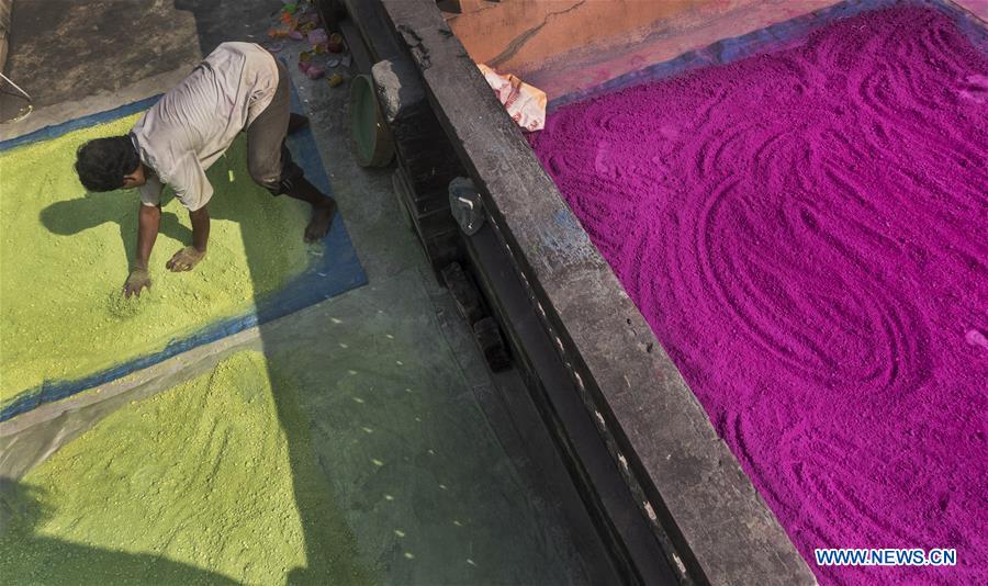 INDIA-KOLKATA-GULAL MAKING