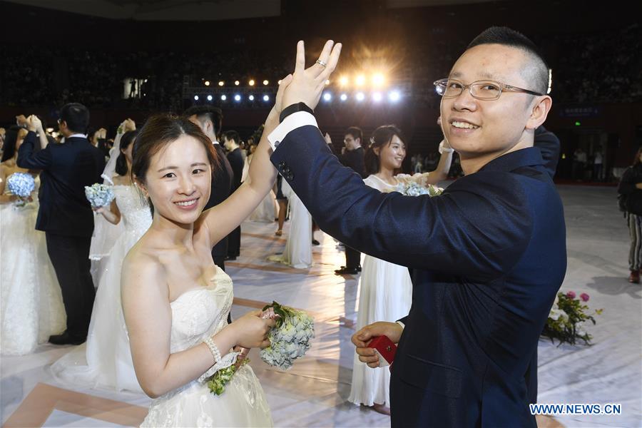 CHINA-ZHEJIANG-ZHEJIANG UNIVERSITY-GROUP WEDDING(CN) 