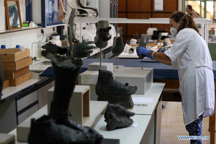 GREECE-ATHENS NATIONAL ARCHAEOLOGICAL MUSEUM-CONSERVATORS