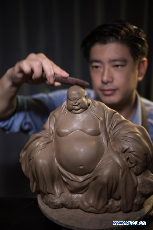 CHINA-TIANJIN-CLAY FIGURE ZHANG-MAKING (CN)