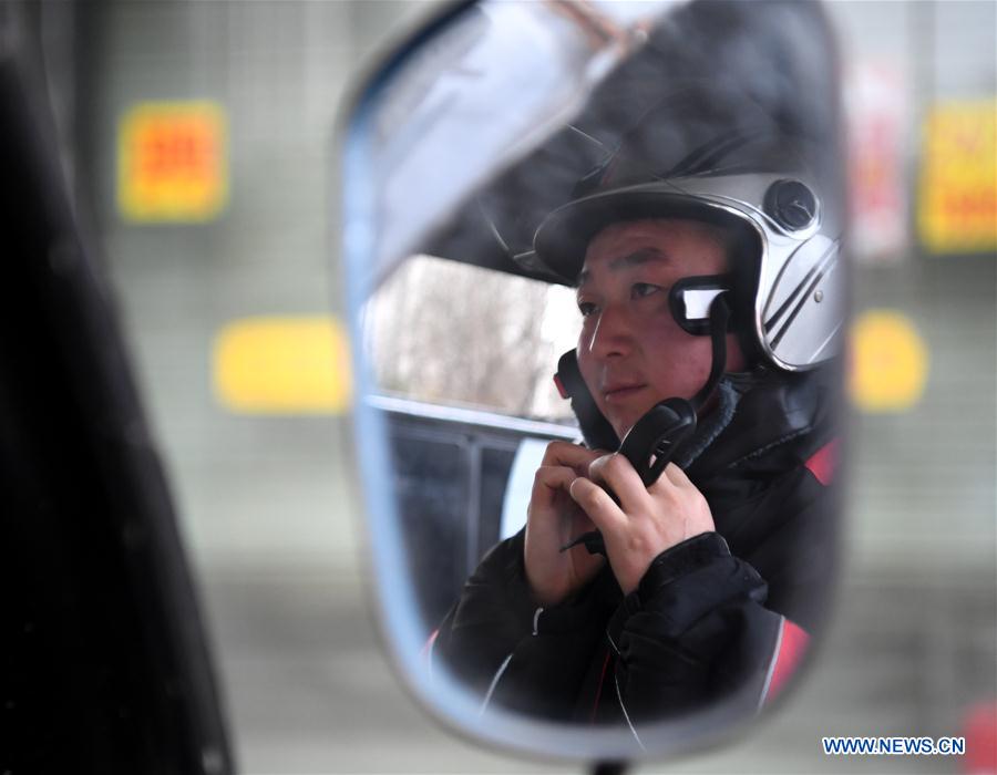 CHINA-XI'AN-SPRING FESTIVAL-DELIVERYMAN (CN)