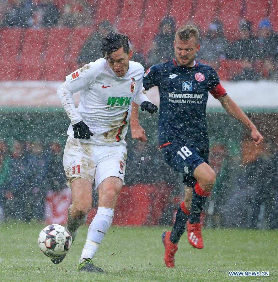 (SP)GERMANY-AUGSBURG-SOCCER-BUNDESLIGA-AUGSBURG VS MAINZ