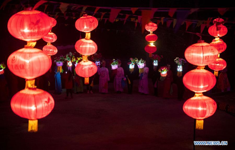 CHINA-GANSU-LONGNAN-LANTERN FESTIVAL-FOLK OPERA (CN)