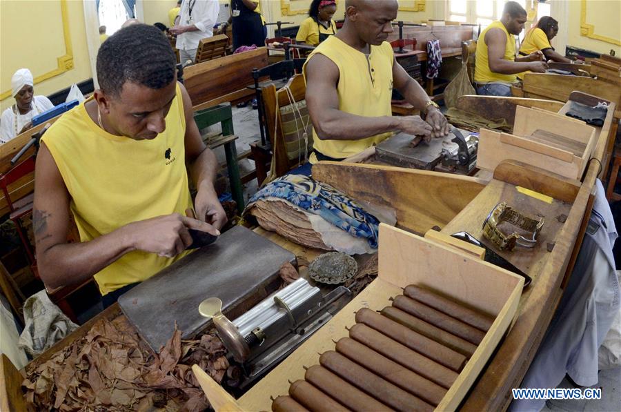 CUBA-HAVANA-FACTORY-CIGAR