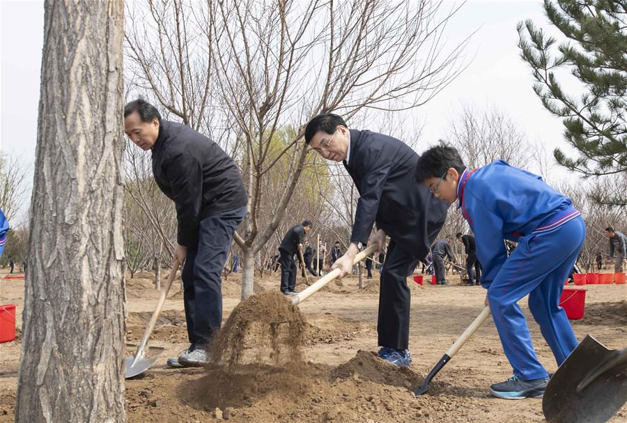 CHINA-BEIJING-LEADERS-TREE PLANTING (CN)