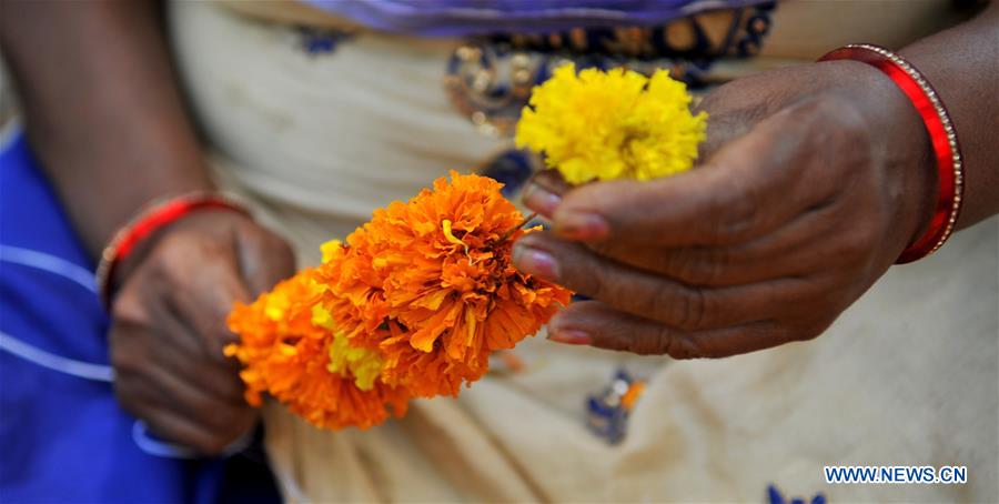 KASHMIR-DAILY LIFE-MARIGOLD GARLANDS