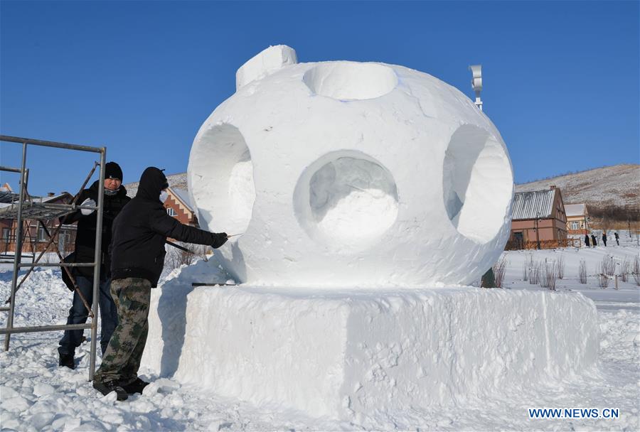 CHINA-INNER MONGOLIA-HULUN BUIR-SNOW SCULPTURE (CN)