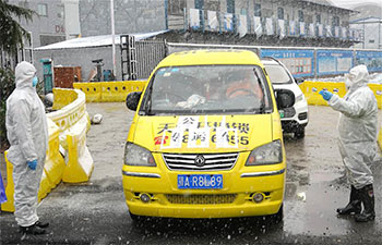 1st batch of cured patients discharged from "Wuhan Livingroom"