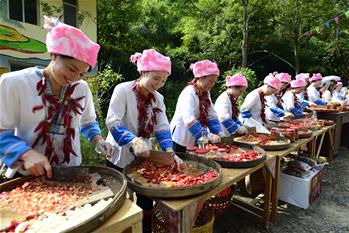 广西龙胜：“辣椒节”庆丰收